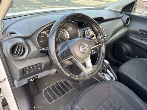 Used 2022 Nissan Kicks S image 15