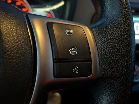 Used 2018 Toyota Yaris L image 18