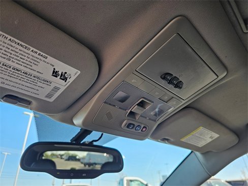 Used 2015 Chevrolet Captiva Sport LT w/ Convenience Package image 25