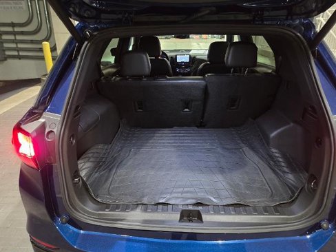 Used 2022 Chevrolet Equinox RS w/ Infotainment Package image 12