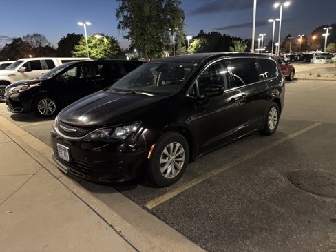 Used 2017 Chrysler Pacifica Touring w/ Tire & Wheel Group image 7