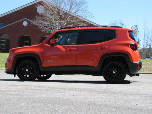 Used 2020 Jeep Renegade Latitude w/ Popular Equipment Group image 6