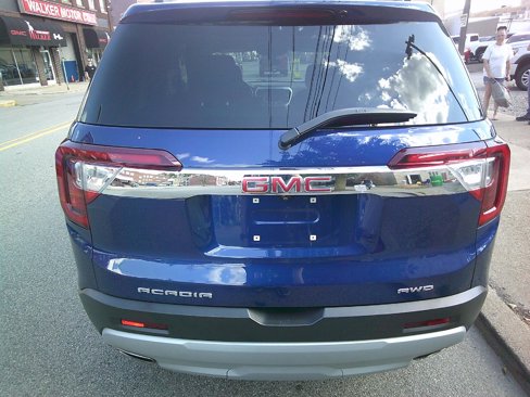 Used 2023 GMC Acadia SLE w/ Driver Convenience Package image 5
