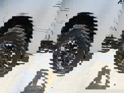 Used 2004 Nissan Titan SE w/ (OF1) SE Off-Road Pkg image 6