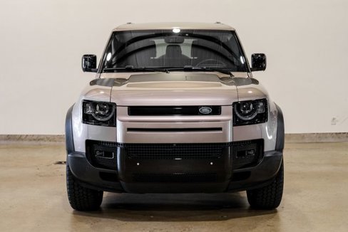 Used 2023 Land Rover Defender 90 SE image 2