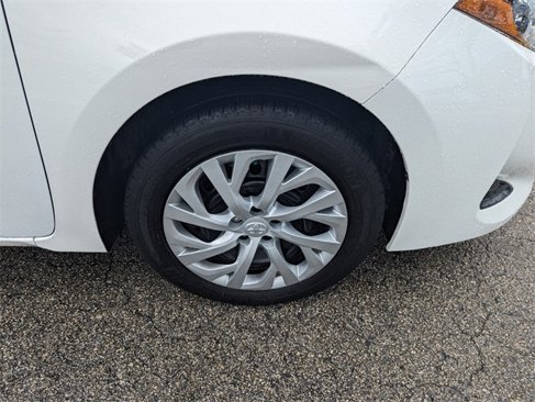 Used 2019 Toyota Corolla L image 18