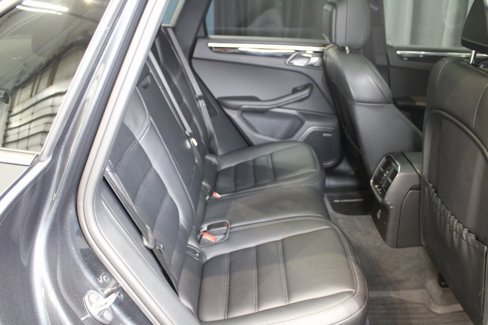 Certified 2024 Porsche Macan image 33