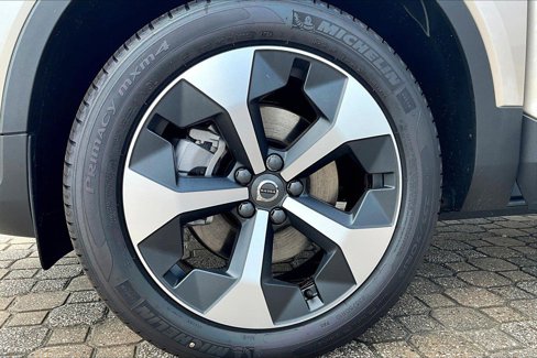 New 2024 Volvo XC40 B5 Plus w/ Protection Package Premier image 17