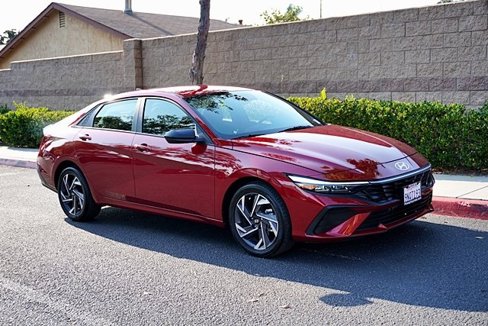 Certified 2025 Hyundai Elantra Sport image 6