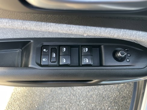 Certified 2024 Jeep Compass Latitude image 34