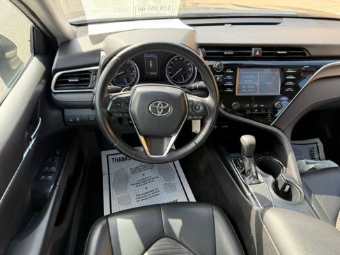 Used 2018 Toyota Camry SE w/ Moonroof Package image 11
