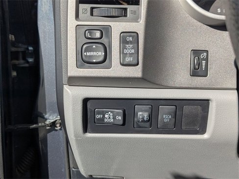 Used 2010 Toyota Tundra 4x4 Double Cab image 12