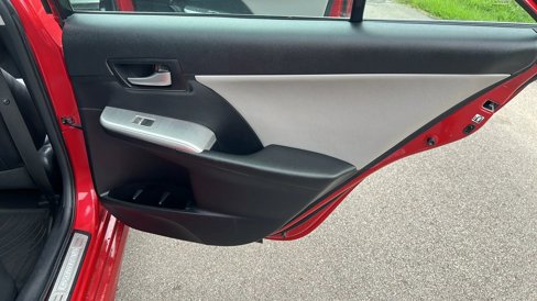 Used 2012 Toyota Camry XLE image 10