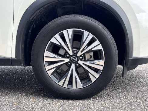 Used 2023 Nissan Rogue SV image 3