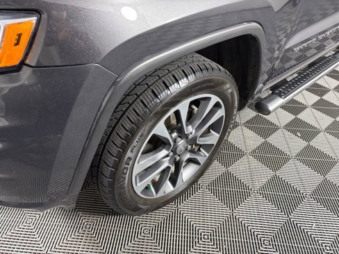 Used 2017 Jeep Grand Cherokee Overland image 10