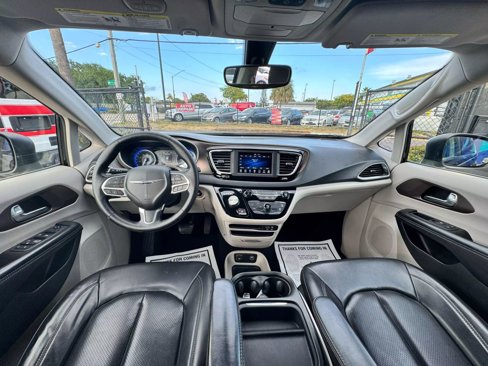 Used 2020 Chrysler Voyager Lxi image 31