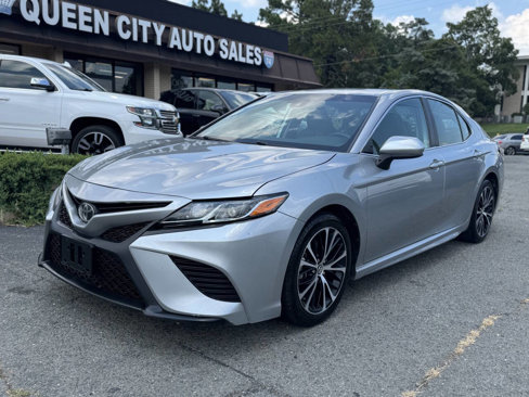 Used 2020 Toyota Camry SE image 2