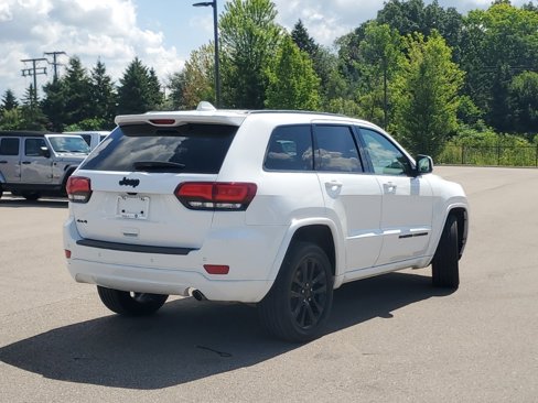 Used 2022 Jeep Grand Cherokee Laredo X image 2