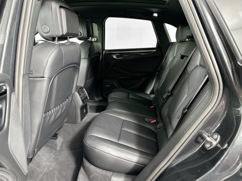 Used 2025 Porsche Macan image 26