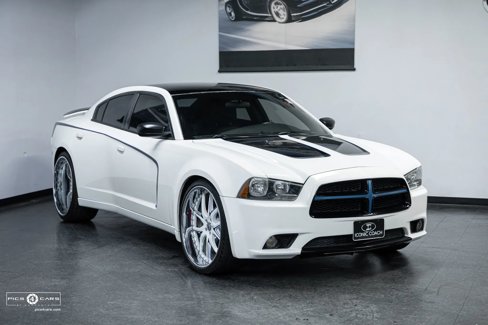 Used 2011 Dodge Charger SE image 2