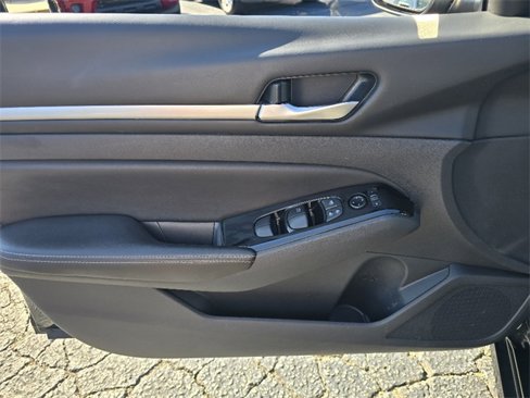 Used 2023 Nissan Altima 2.5 SV image 9