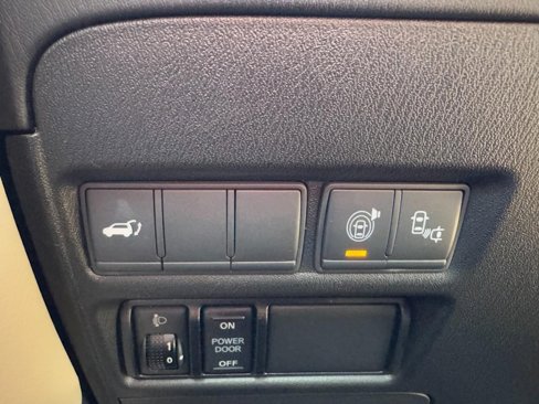 Used 2017 Nissan Armada Platinum w/ Captain Seat Package image 22