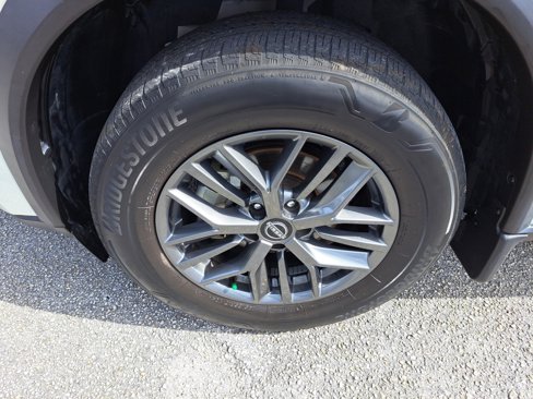 Used 2022 Nissan Rogue S image 17