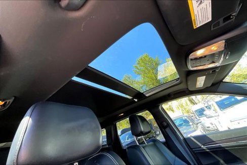 Used 2014 Jeep Grand Cherokee Limited w/ Luxury Group II image 19