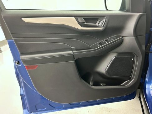 Used 2022 Ford Escape SE w/ Cold Weather Package image 9