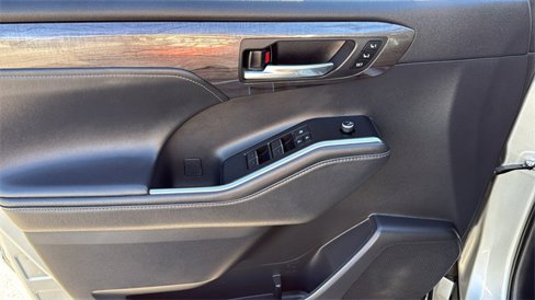 Used 2021 Toyota Highlander Platinum image 28