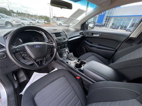 Used 2018 Ford Edge SE image 21