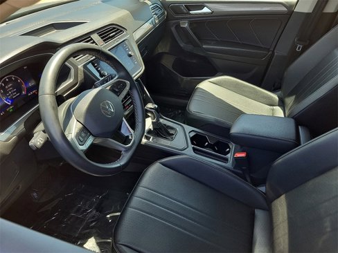 Used 2022 Volkswagen Tiguan SE image 8