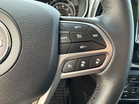 Used 2019 Jeep Cherokee Limited w/ Luxury Group image 22