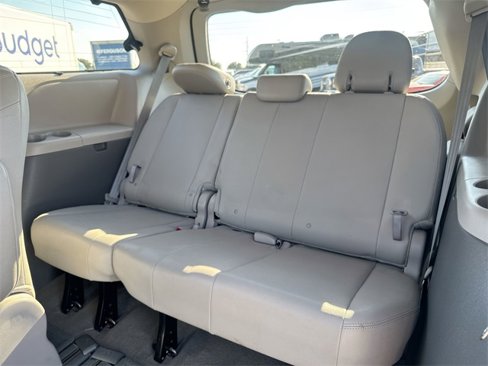 Used 2017 Toyota Sienna XLE Premium image 24