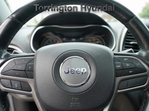 Used 2019 Jeep Cherokee Limited image 18