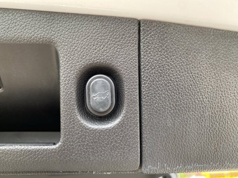 Used 2018 GMC Yukon SLE w/ Convenience Package image 6