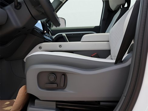 New 2025 Land Rover Defender 110 S image 39