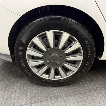 Used 2013 Ford Fiesta SE image 10