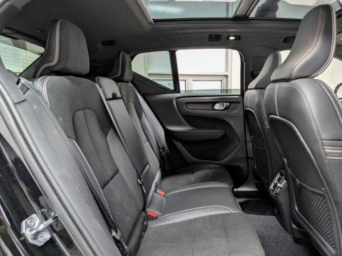 Used 2021 Volvo XC40 P8 Recharge w/ Advanced Package image 23