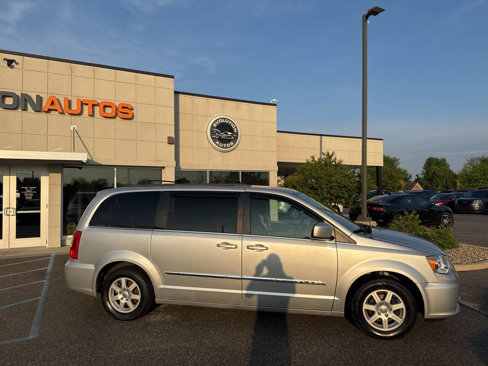 Used 2011 Chrysler Town & Country Touring image 13
