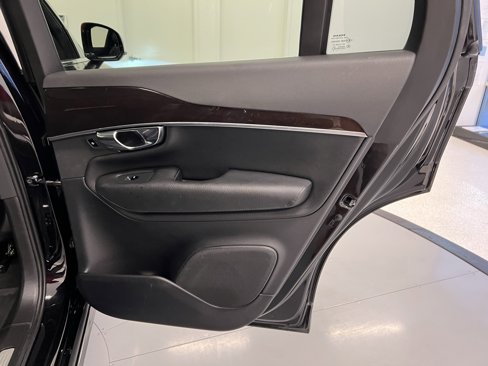 Used 2018 Volvo XC90 T5 Momentum w/ Convenience Package image 37