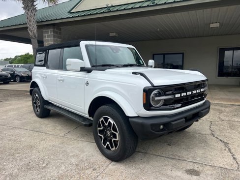 Used 2022 Ford Bronco Outer Banks image 2