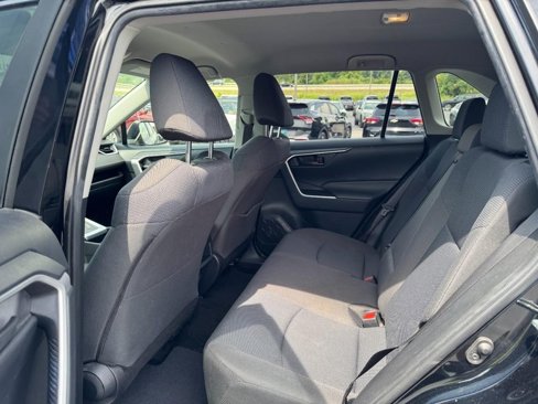 Used 2019 Toyota RAV4 LE image 10