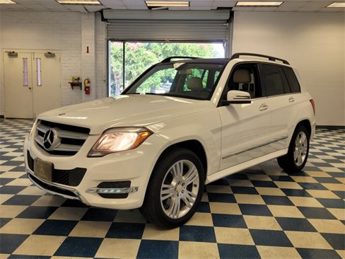 Used 2014 Mercedes-Benz GLK 250 BlueTEC 4MATIC image 3