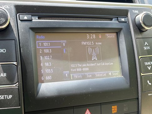 Used 2016 Toyota Camry LE image 12