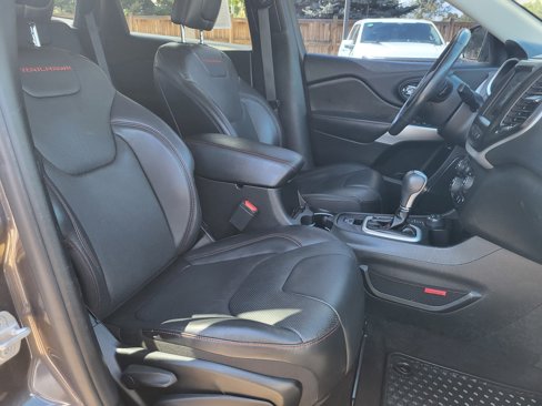 Used 2018 Jeep Cherokee Trailhawk w/ Quick Order Package 27L image 14