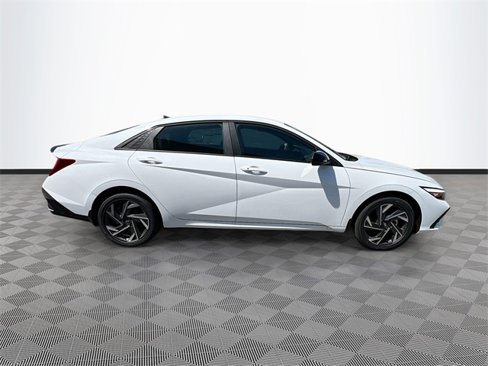 New 2025 Hyundai Elantra SEL image 8