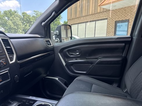 Used 2019 Nissan Titan SV w/ SV Convenience Package image 29