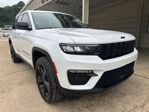 Used 2023 Jeep Grand Cherokee Limited w/ Black Appearance Package image 4