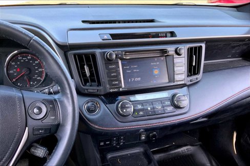 Used 2018 Toyota RAV4 SE image 6
